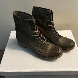 Women’s combat Guess boots. Size 8 1/2